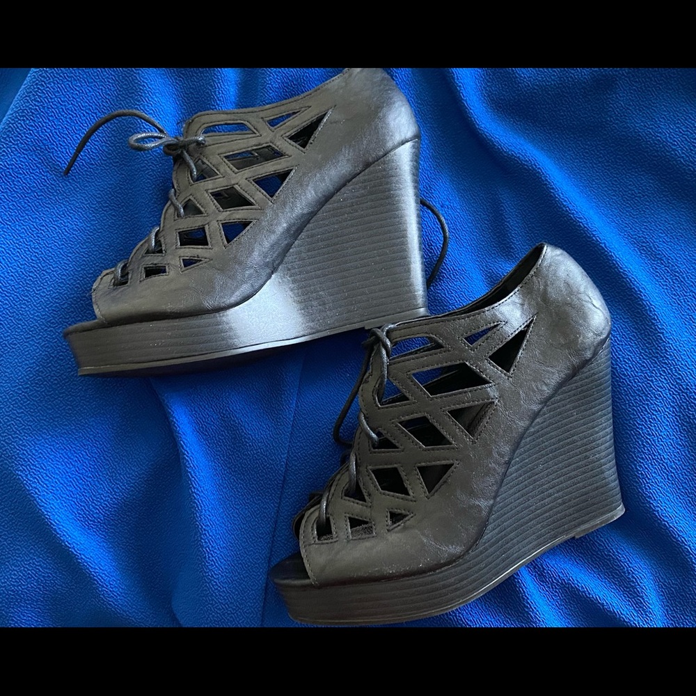 Platforms - Picture 3 of 3